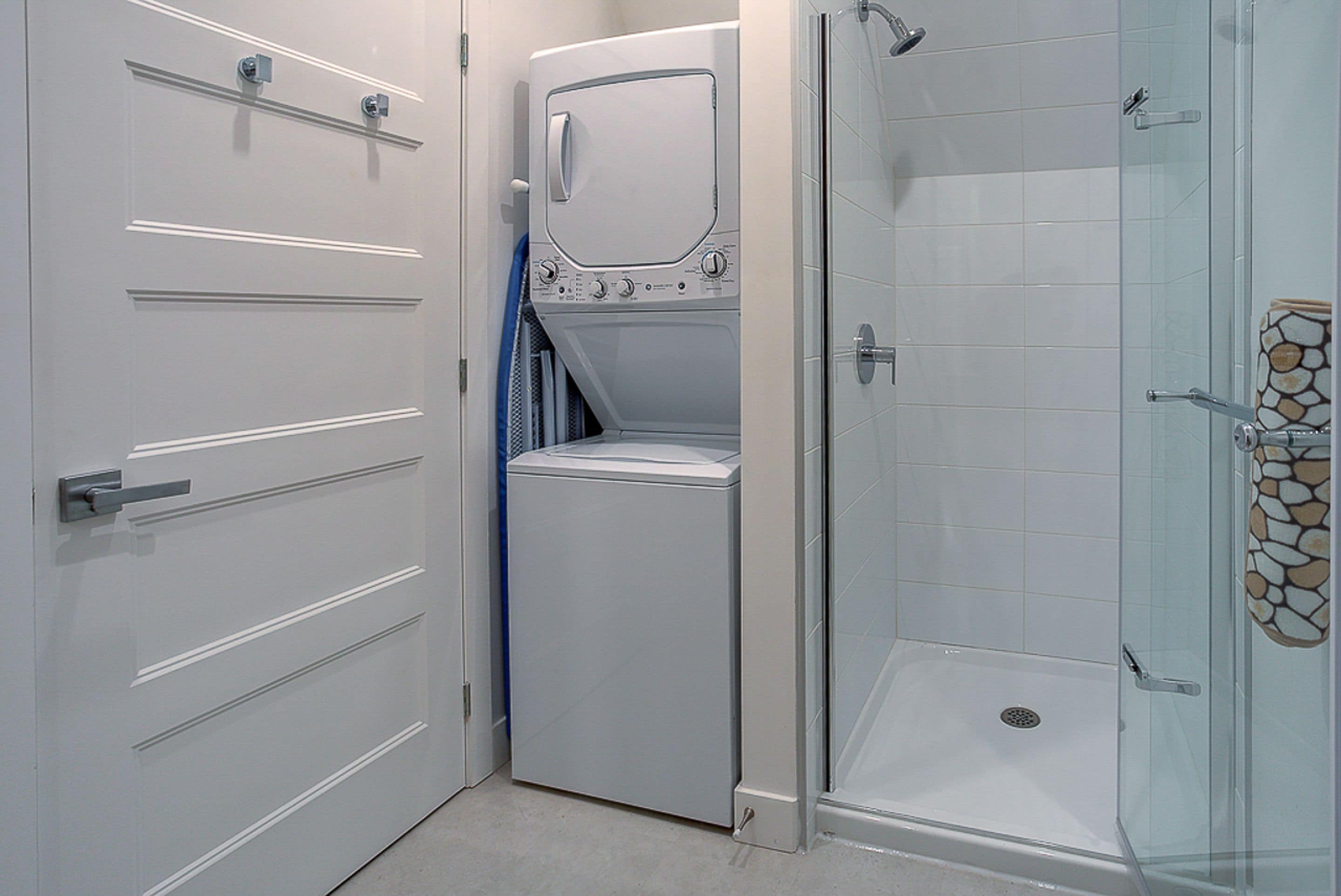 loft (312) | bathroom amenities | shower, hair dryer, towels