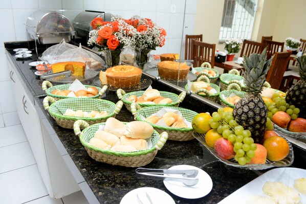 Free daily continental breakfast 