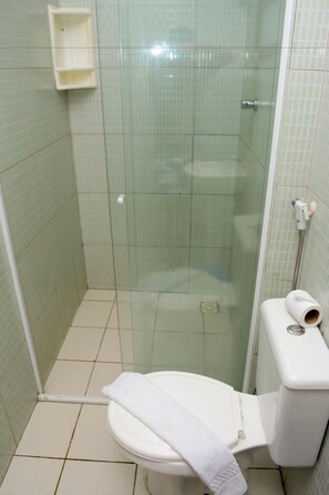 Een douche, gratis toiletartikelen