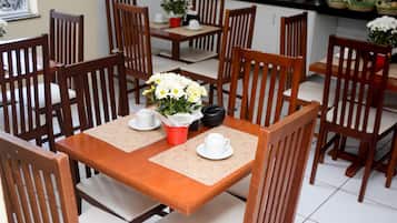 Café da manhã continental grátis todos os dias