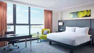 Phòng Deluxe, 1 giường cỡ king, quang cảnh hồ | Minibar, két bảo mật tại phòng, bàn