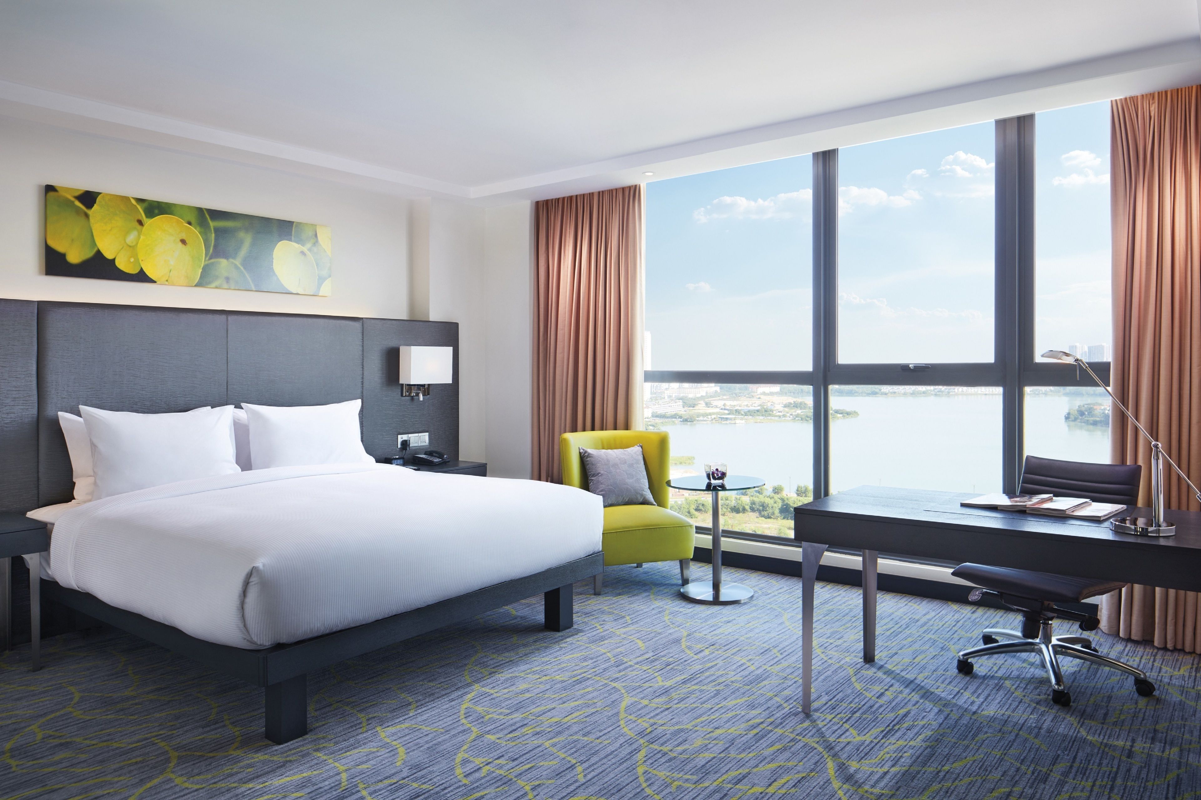 Deluxe Room, 1 King Bed, Lake View | Minibar, in-room safe, desk, free cribs/infant beds