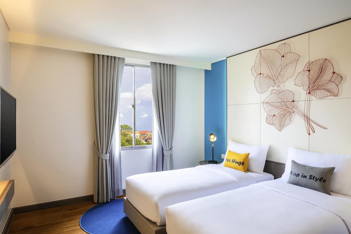Superior Room, 2 Single Beds | 1 bedroom, premium bedding, in-room safe, desk