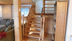 Staircase - Muskoka Cottage Beautiful Lake View (Gravenhurst)