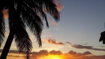 Gần bãi biển, 10 quán bar trên bãi biển