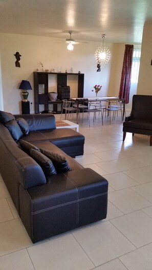 Signature Villa, 3 Bedrooms, Mountain View | Living area | 32-inch flat-screen TV with cable channels, TV - Campeche Villa (Mero)