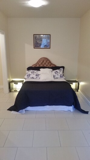Signature Villa, 3 Bedrooms, Mountain View | Individually decorated, individually furnished, laptop workspace