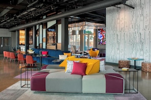 Lounge - Aloft by Marriott Dublin-Pleasanton (Dublin)