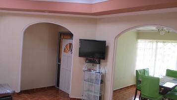 House, 3 Bedrooms | Living area | 32-inch flat-screen TV with cable channels, TV