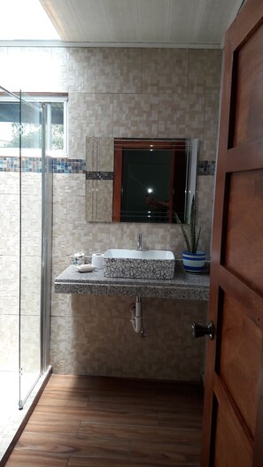 Shower, towels - Casa Mirandita (Volcan)