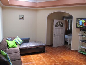 House, 3 Bedrooms | Living area | 32-inch flat-screen TV with cable channels, TV - Casa Mirandita (Volcan)