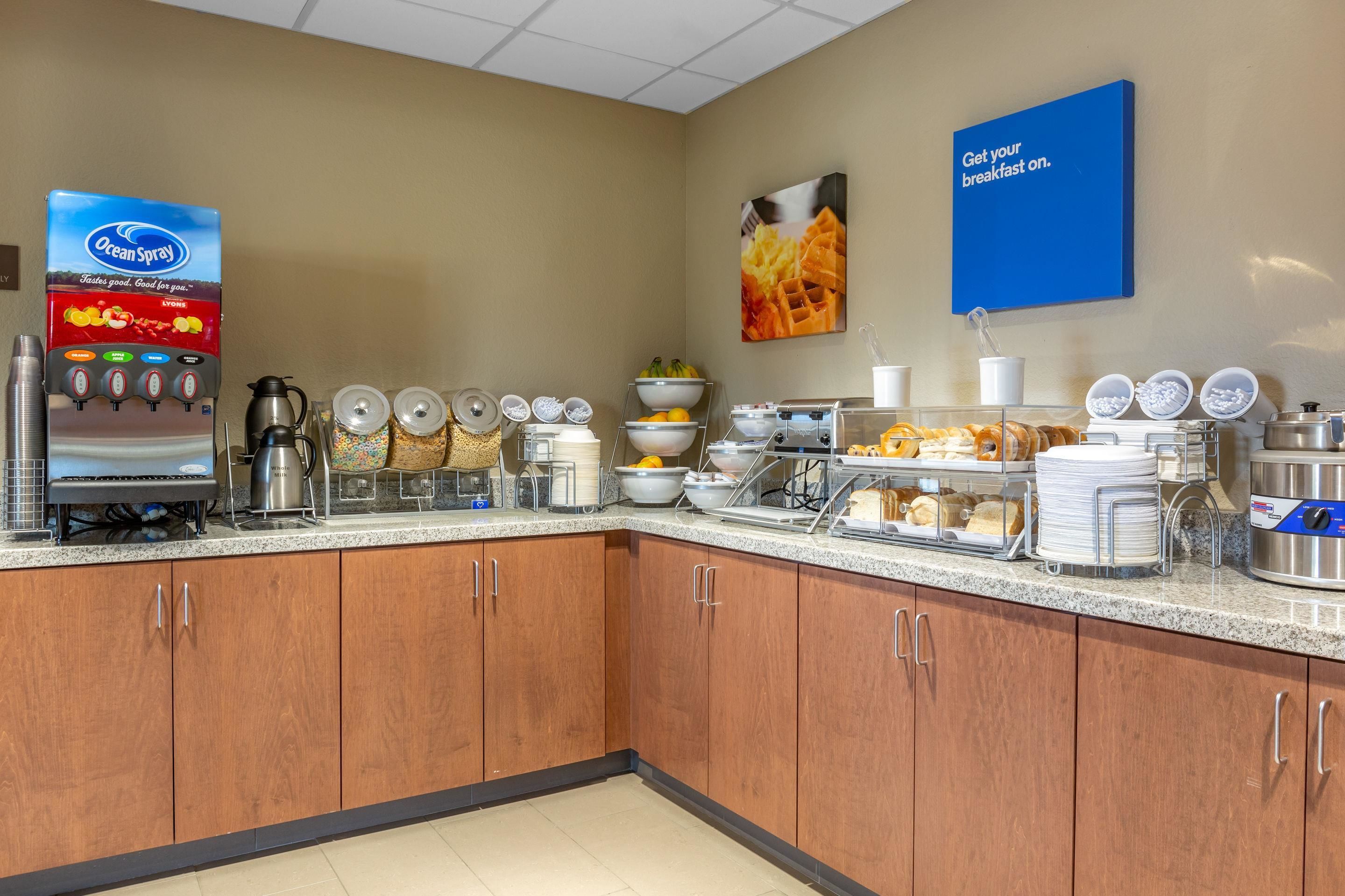 free daily continental breakfast