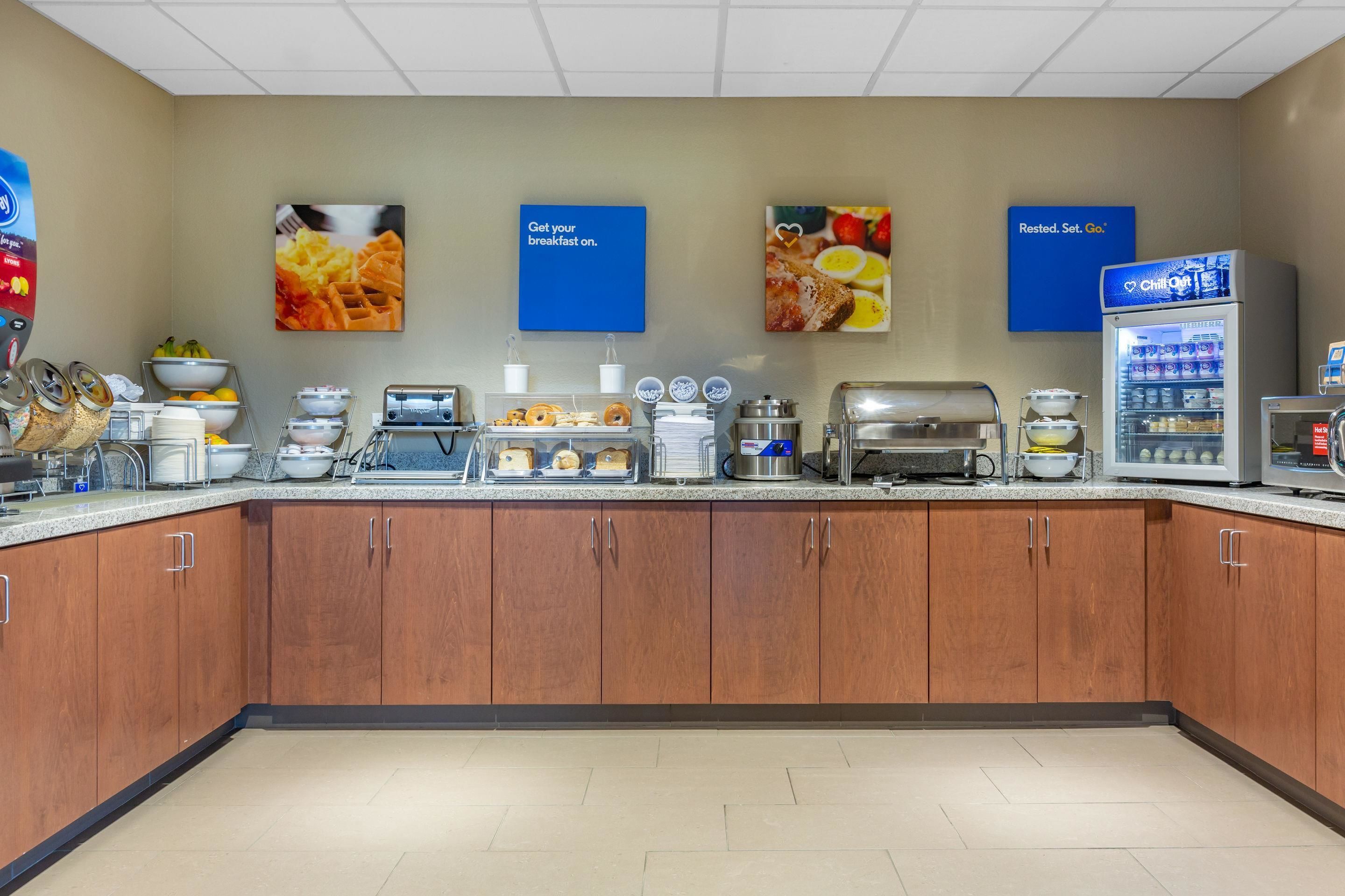 Tägliches inbegriffenes kontinentales Frühstück