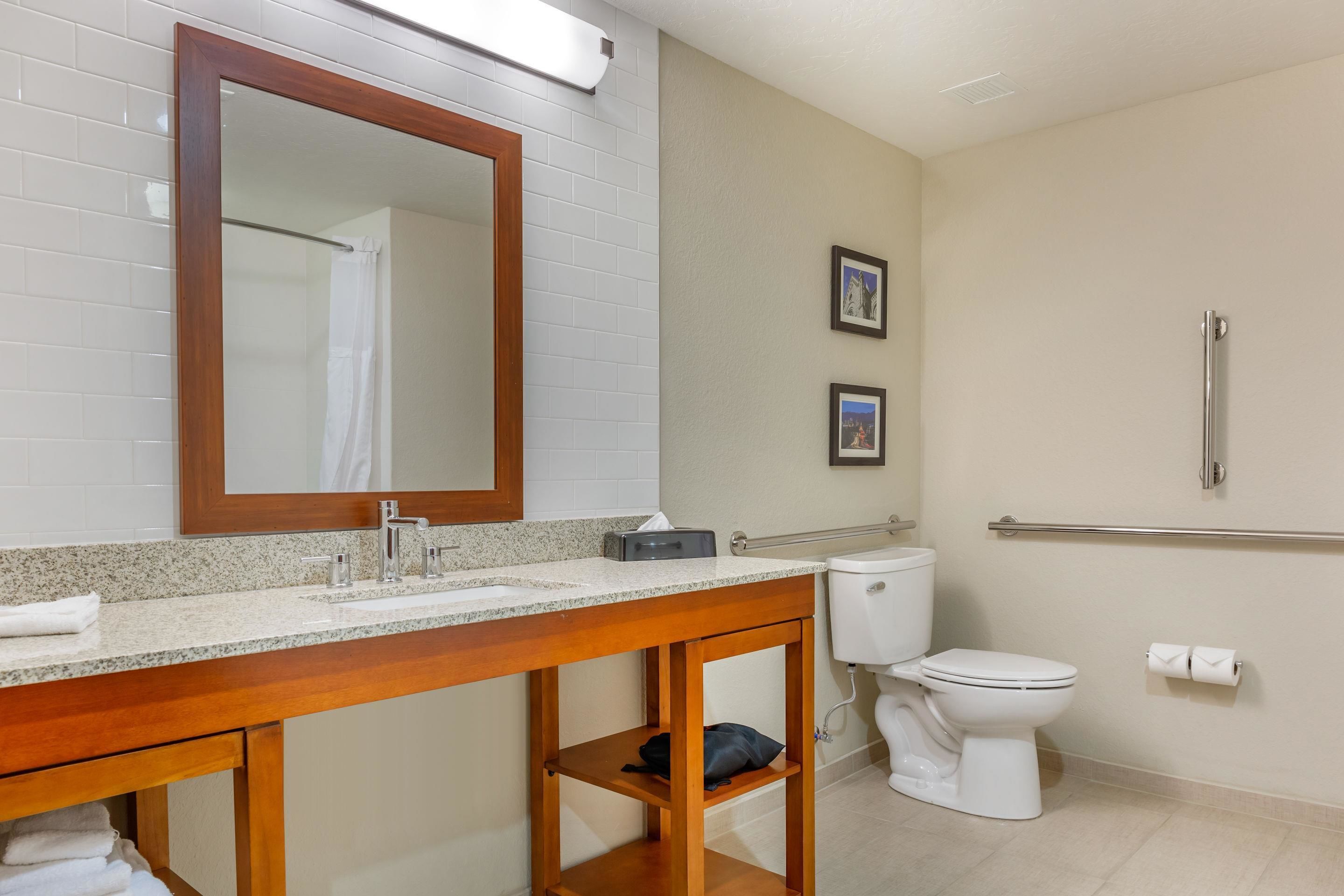 combined shower/bathtub, towels, soap, shampoo