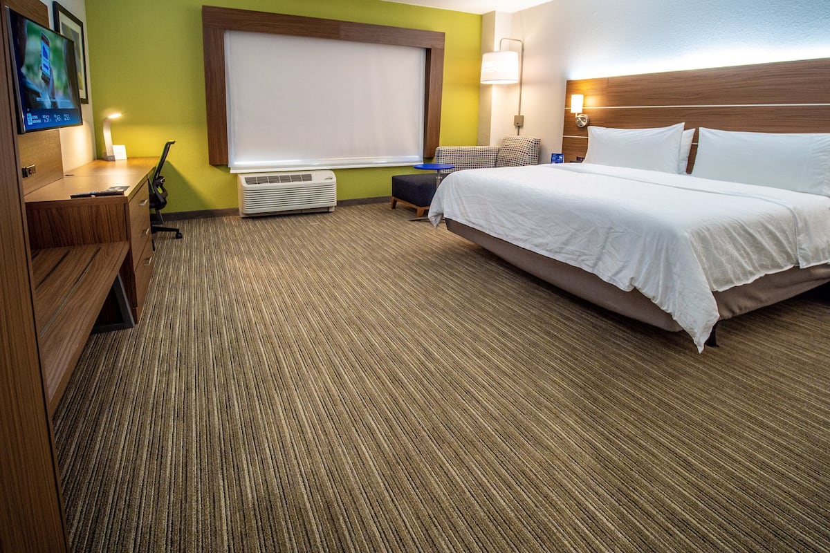Desk, cots/infant beds, WiFi