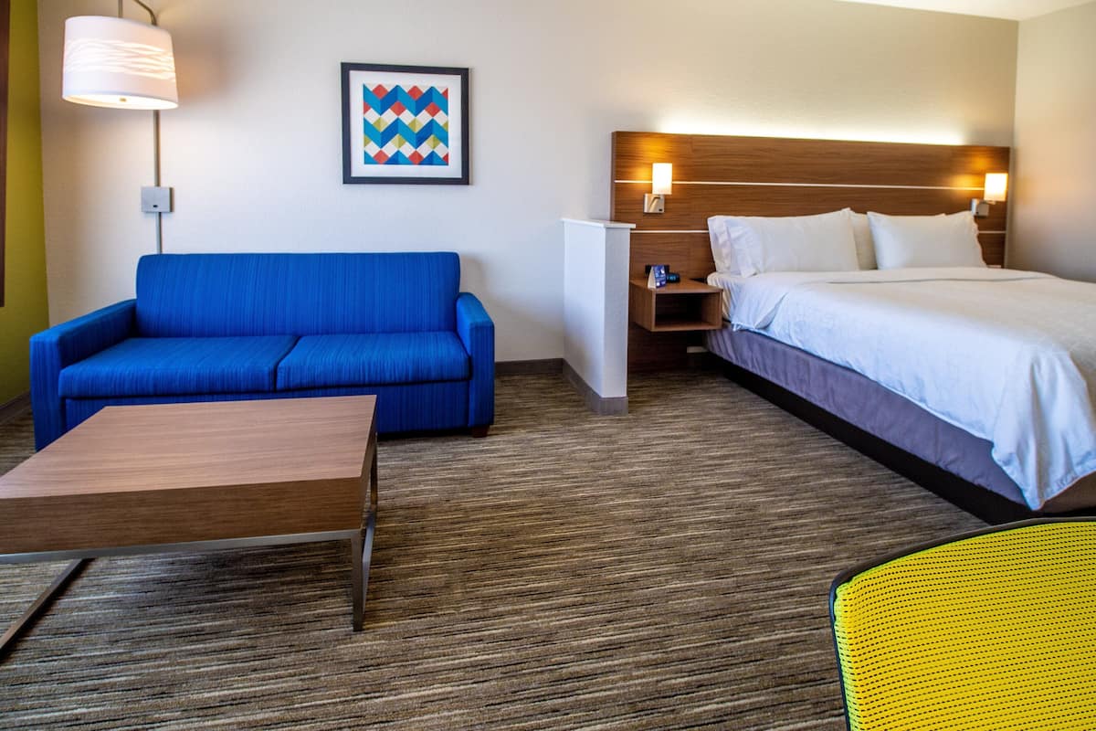 Desk, cribs/infant beds, WiFi