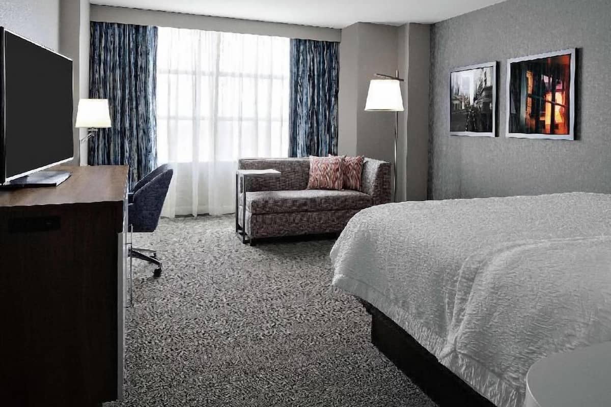 Premium bedding, desk, iron/ironing board, free cribs/infant beds