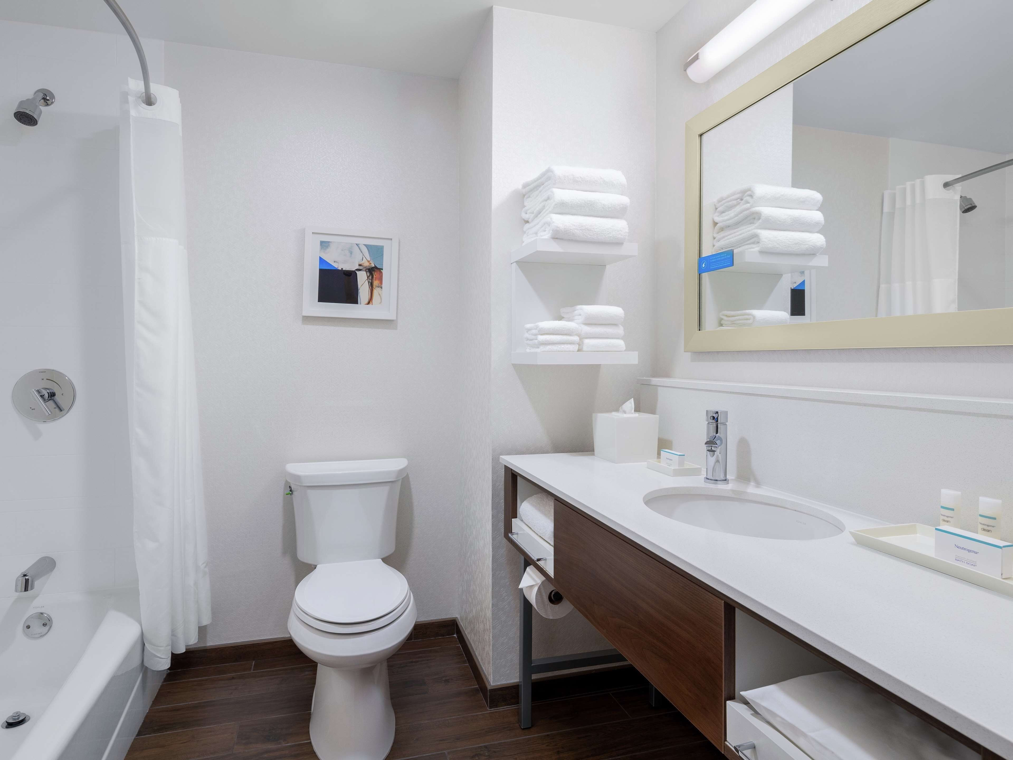 combined shower/bathtub, free toiletries, hair dryer, towels