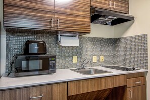 Ropa de cama hipoalergénica, escritorio y cortinas blackout 