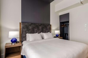 Premium bedding, desk, laptop workspace, blackout curtains - New Bedford Harbor Hotel, an Ascend Collection Hotel (New Bedford)