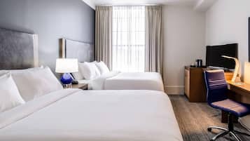 Standard 2 Queens Non Smoking | 高級寢具、書桌、手提電腦工作空間、遮光窗簾/窗簾