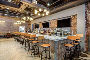 Bar (on property) - New Bedford Harbor Hotel (New Bedford)