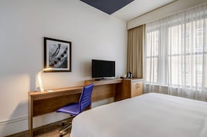 Quarto, 1 cama King, para não fumantes | Roupas de cama premium, espaço de trabalho para notebook