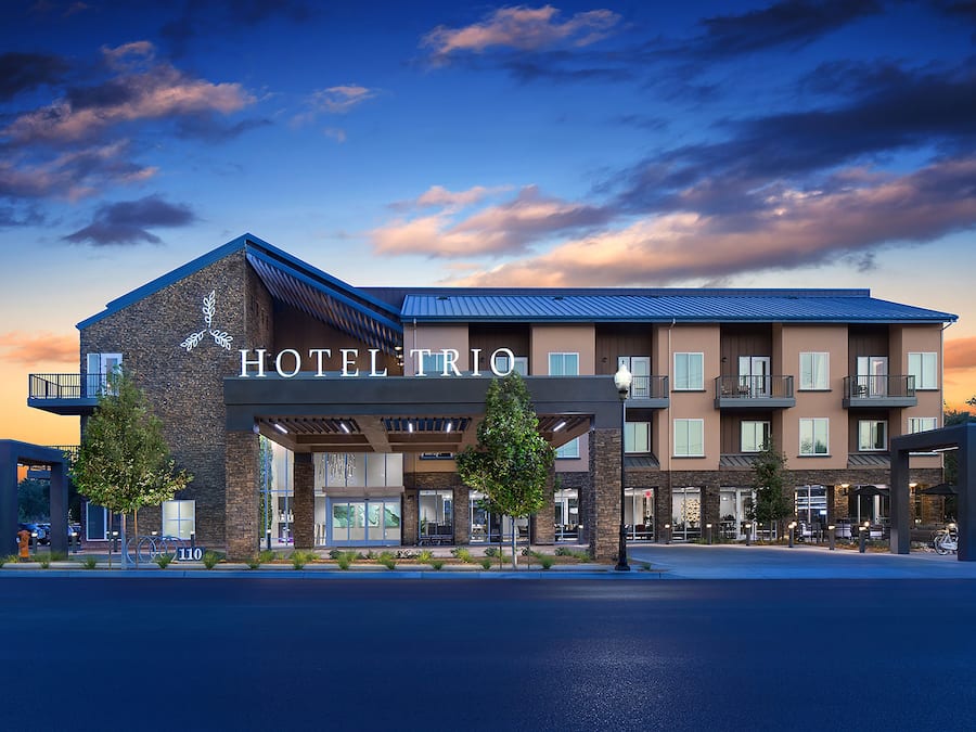 Fachada de la propiedad por la tarde o noche