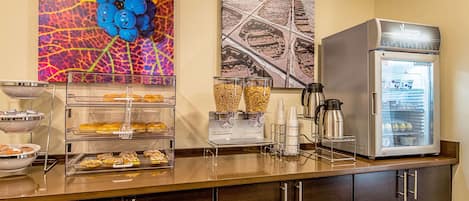 Petit déjeuner en libre-service compris tous les jours