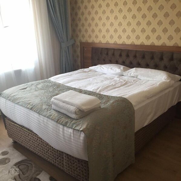 In-room safe, WiFi (free) - Berilhan Hotel (Ortaköy)