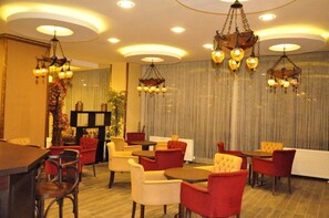 Lobby sitting area - Berilhan Hotel (Ortaköy)