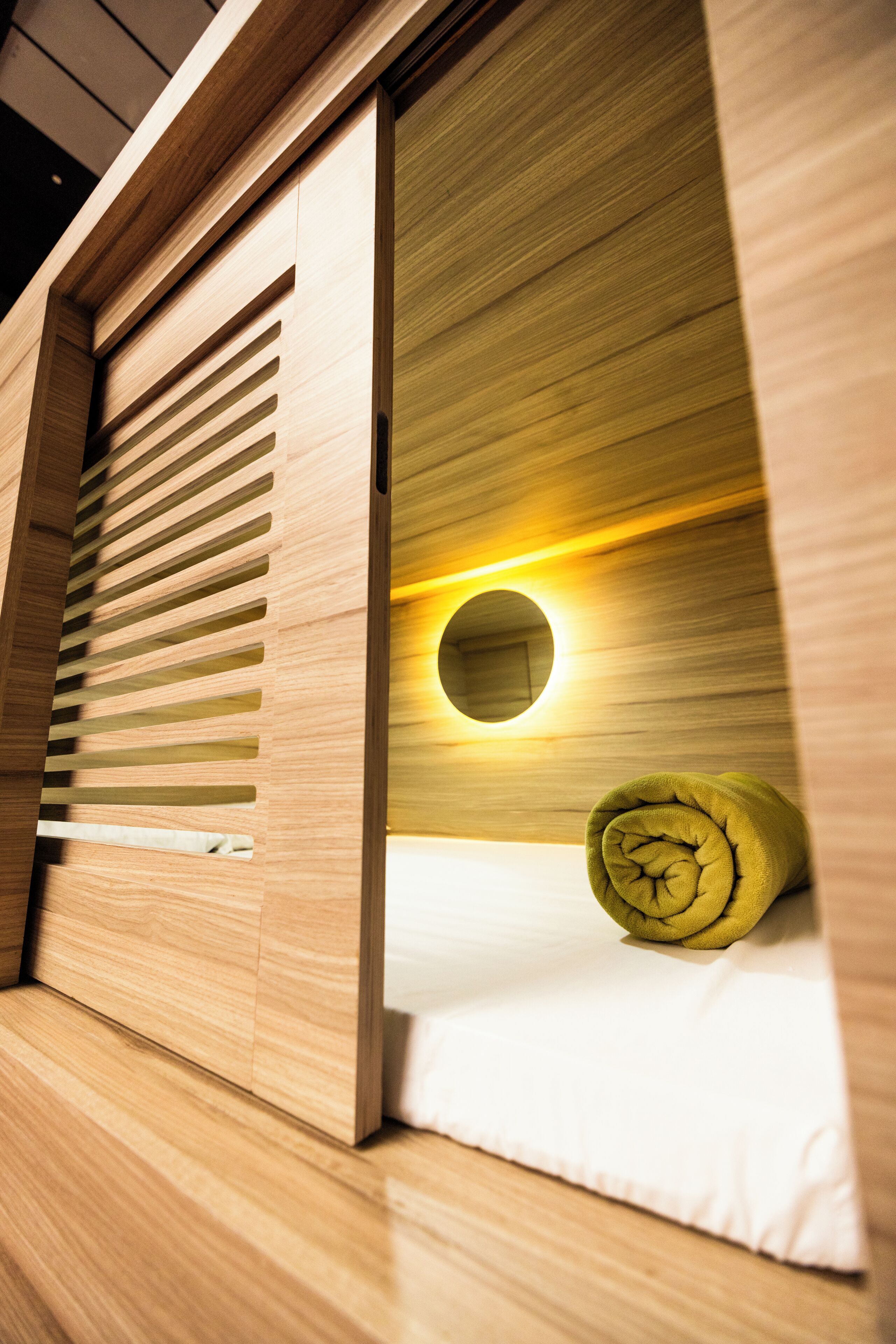 capsula individual | in-room safe, free wifi, bed sheets