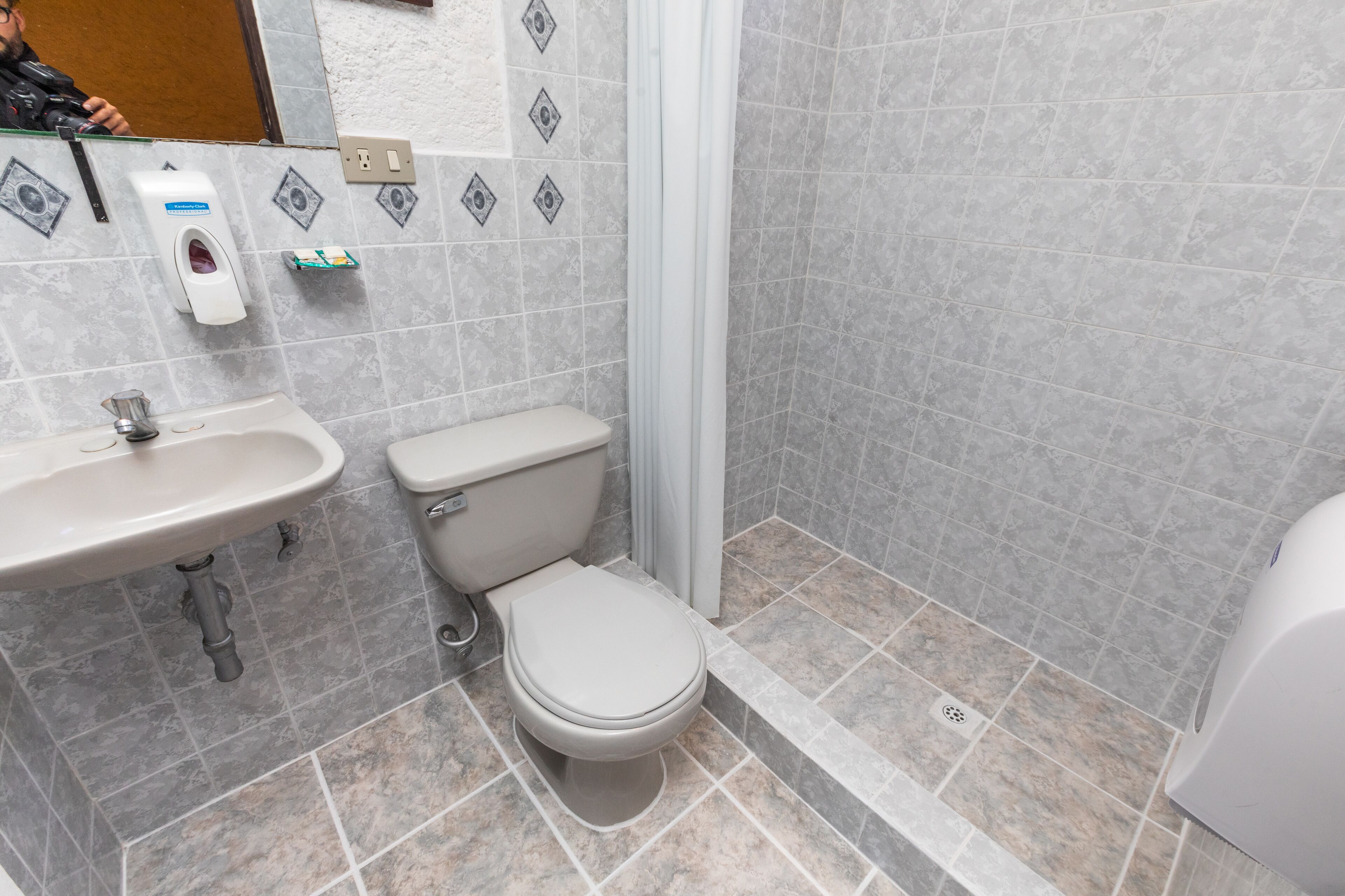 basic triple room, multiple beds, non smoking | bathroom | toilet paper