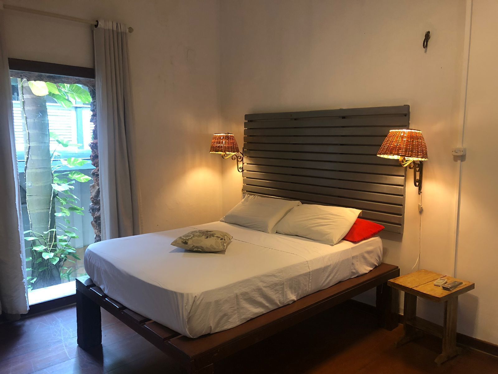 Desk, blackout drapes, free WiFi, bed sheets