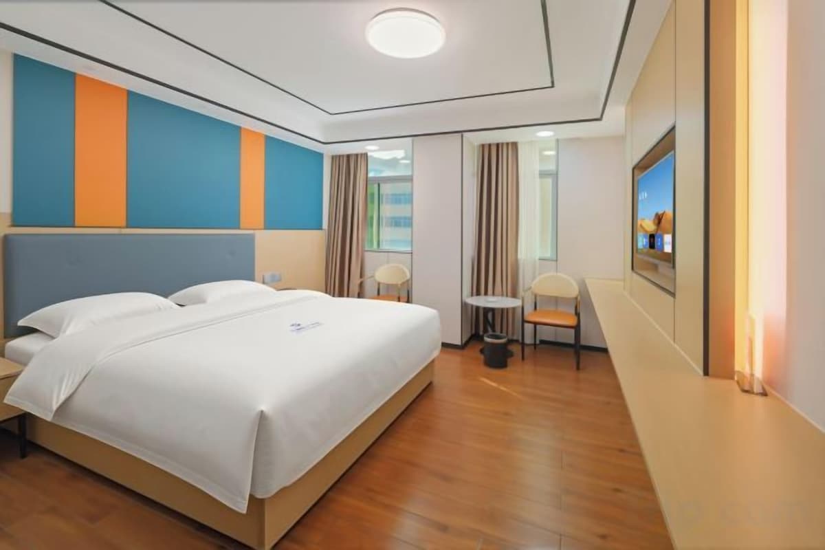 Standard Queen Room