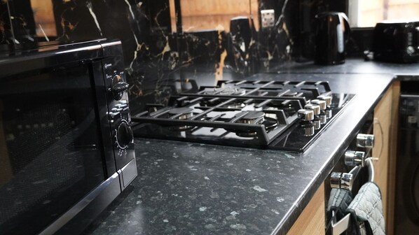 Apartment, Ensuite (2 Bedroom Townhouse ) | Private kitchen