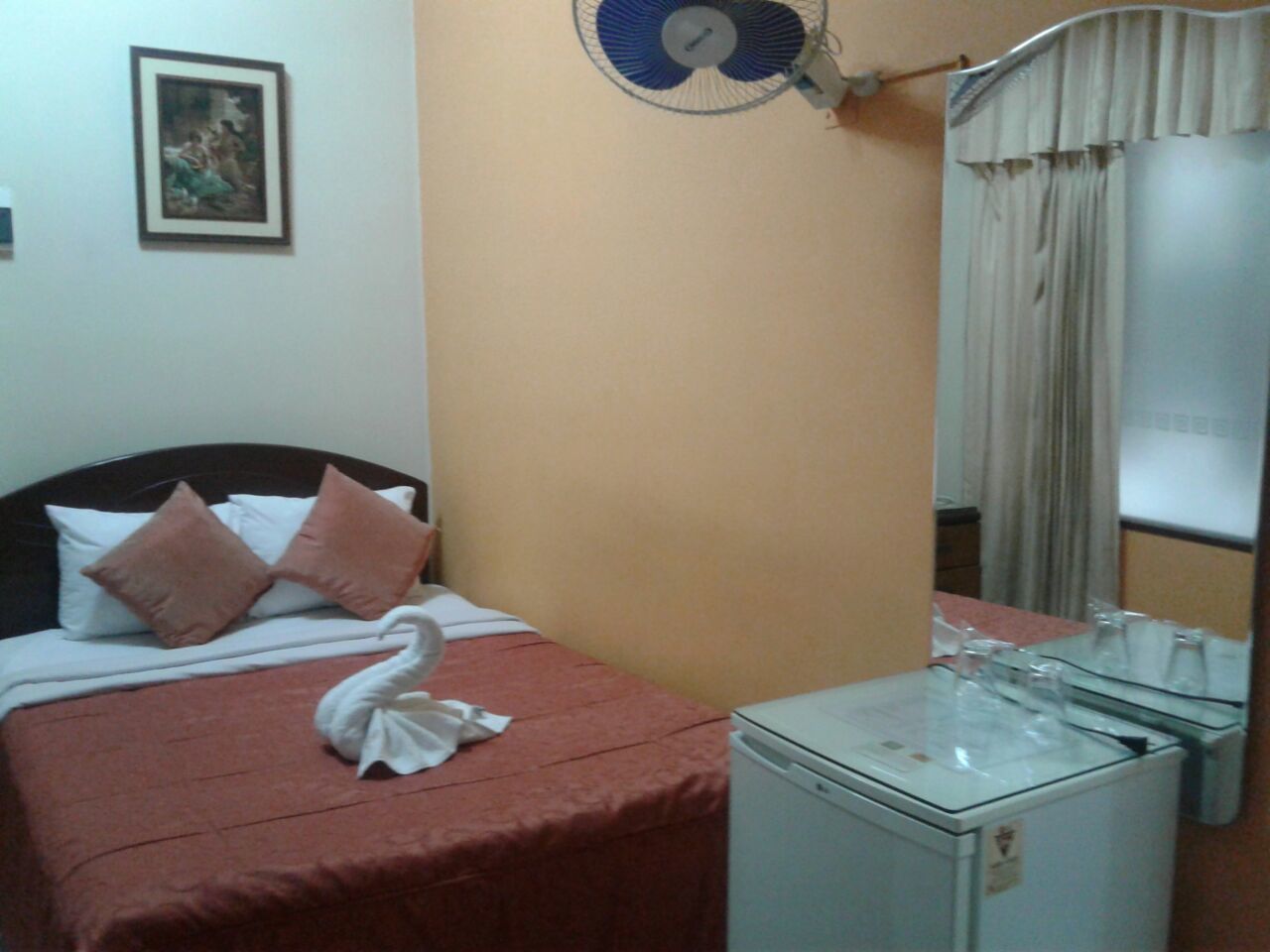 single room | minibar, individually decorated, individually furnished, desk