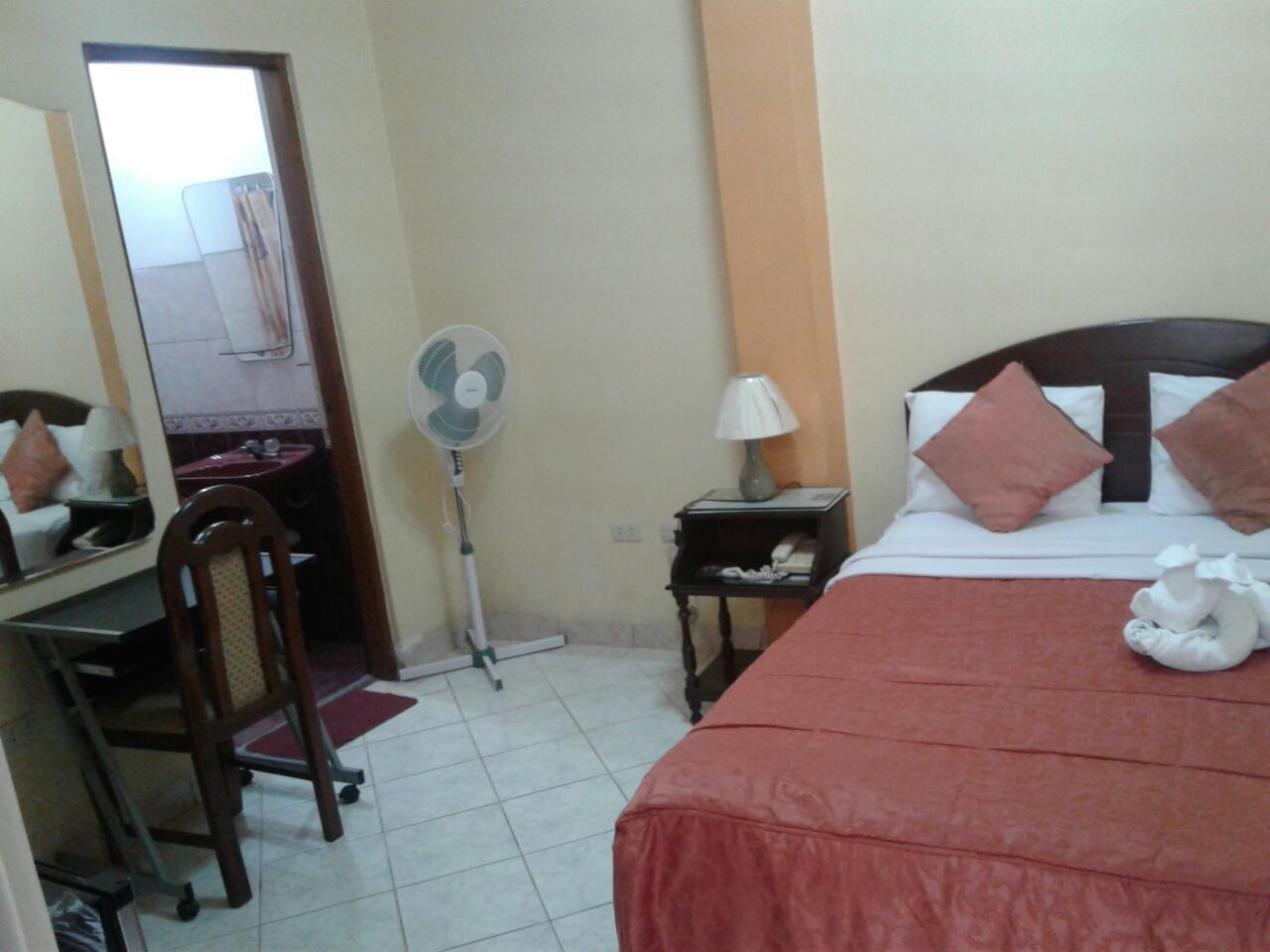 single room | minibar, individually decorated, individually furnished, desk