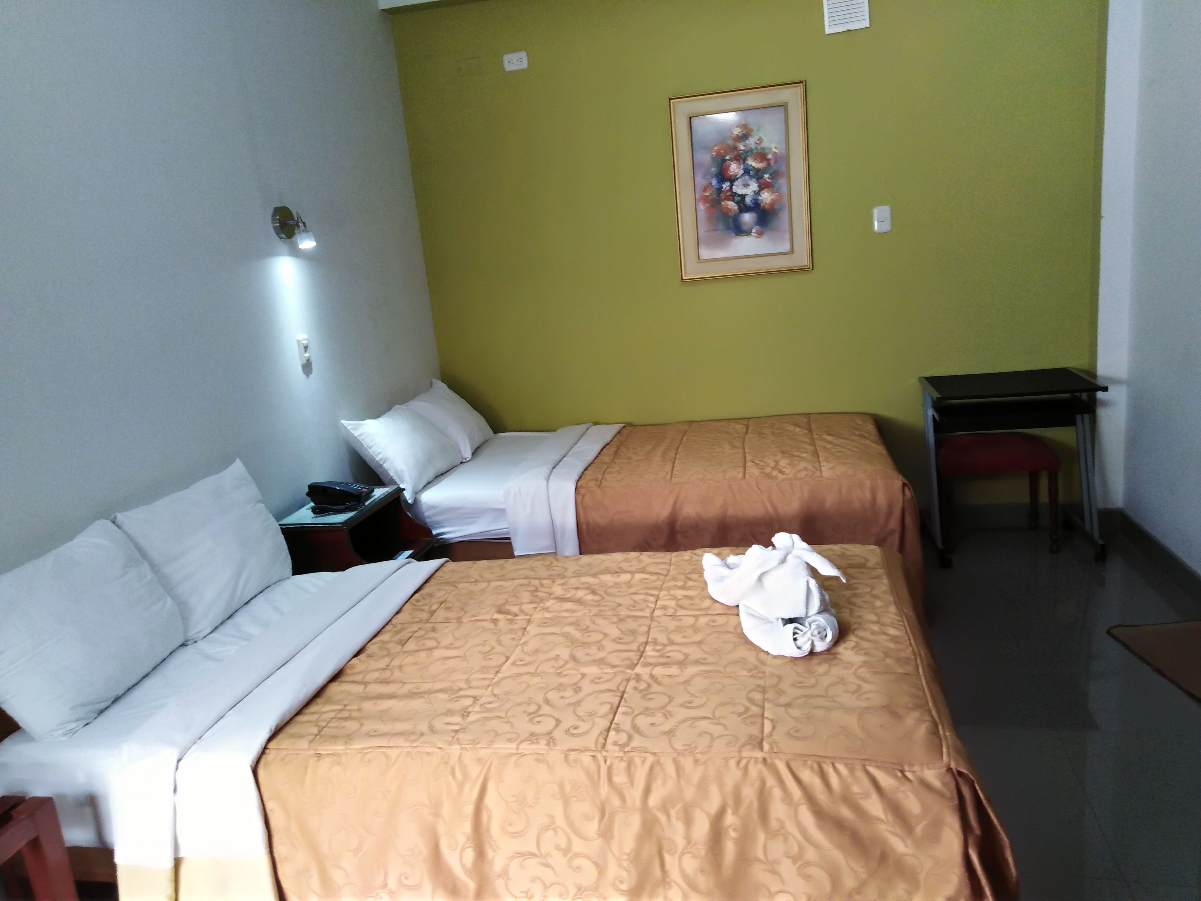 standard twin room | minibar, individually decorated, individually furnished, desk