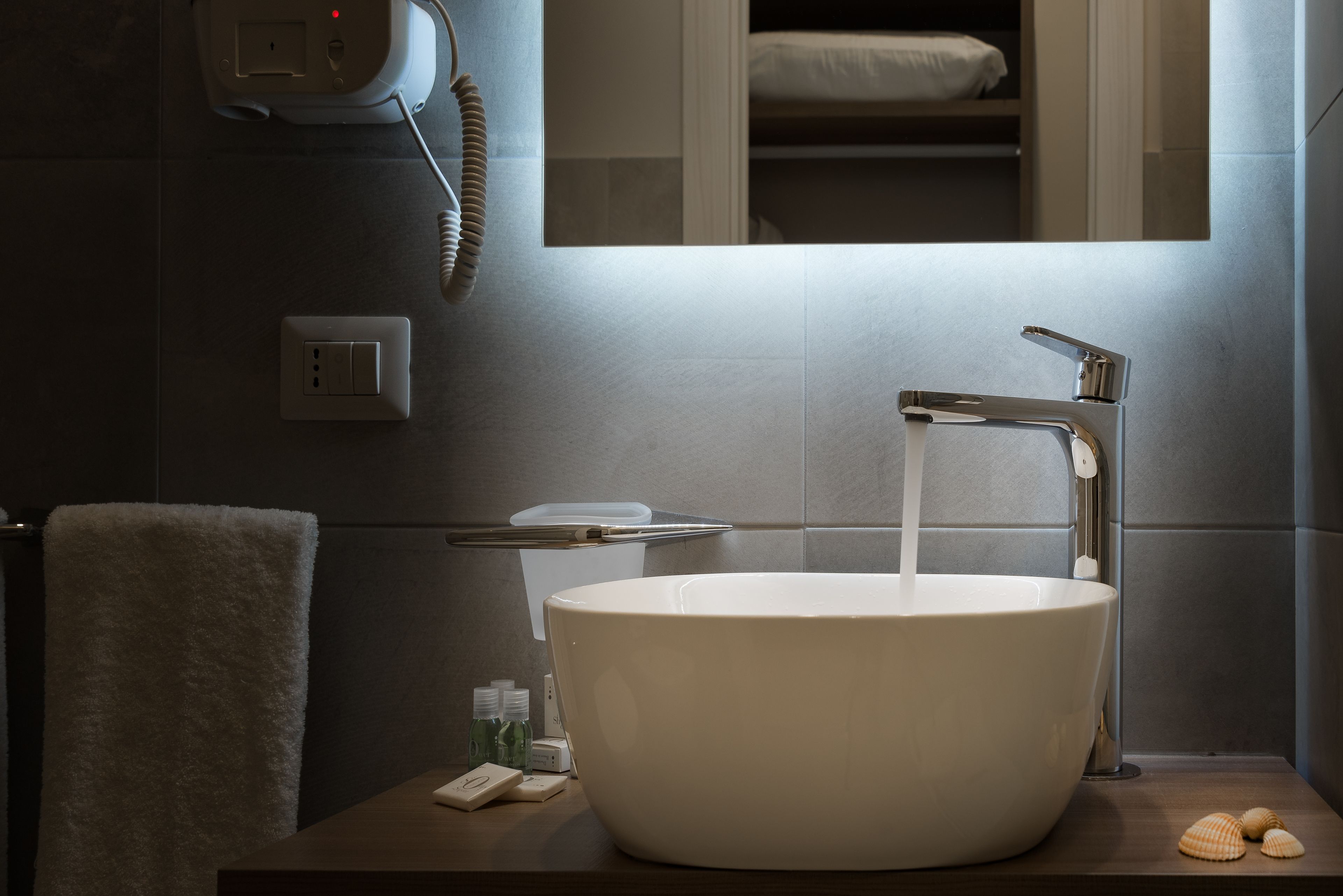 standard double or twin room, balcony | bathroom | shower, free toiletries, hair dryer, bidet