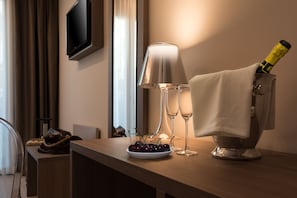 Phòng đôi hoặc 2 giường đơn Tiêu chuẩn, ban công | Minibar, két bảo mật tại phòng, bàn, phòng cách âm 