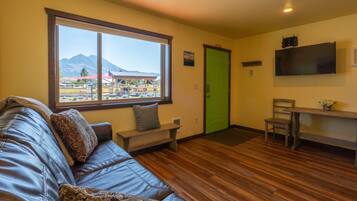 Cabin, Mountain View | Living area | Smart TV, Netflix