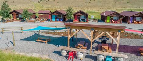 Cabane Économique, plusieurs lits, vue montagne, côté montagne | Terrasse/Patio