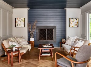 Lobby sitting area - Journey East Hampton (East Hampton)