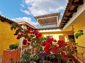 Courtyard - Maison Bougainvillea (Antigua Guatemala)