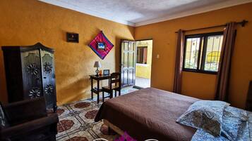 Deluxe Double Room, 1 Queen Bed, Non Smoking | Desk, free WiFi