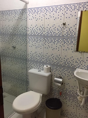 Ducha y artículos de higiene personal gratuitos