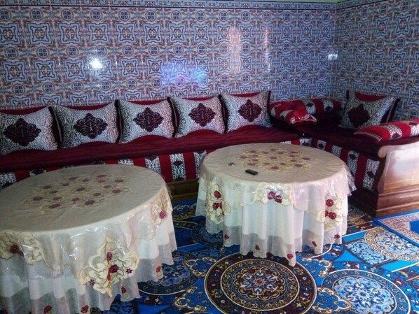 Appartement Confort | Salle de séjour | Téléviseur à écran plat