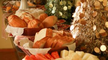 Tägliches inbegriffenes kontinentales Frühstück