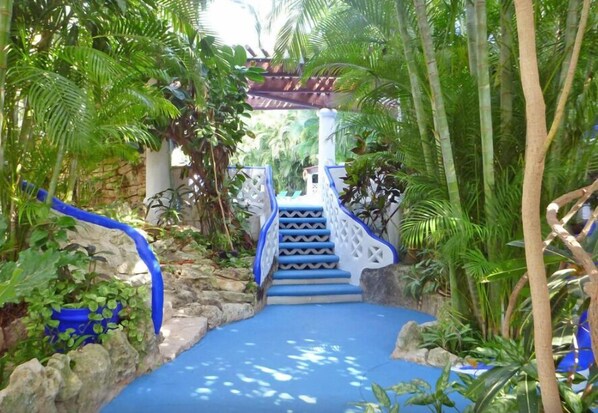 2 BR Condo Buena Vida K101 | 2 間臥室、書桌、熨斗/熨衣板、免費無線上網